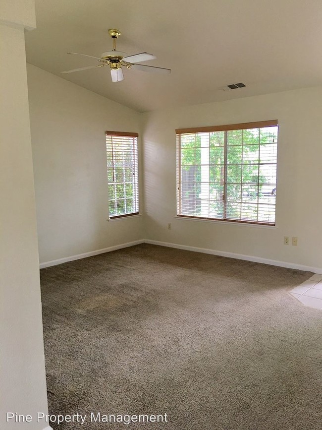 Building Photo - 3 br, 2 bath House - 1065 Grouse Dr