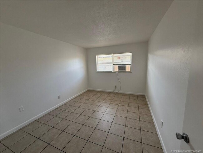 Foto del edificio - 1865 40th Ave