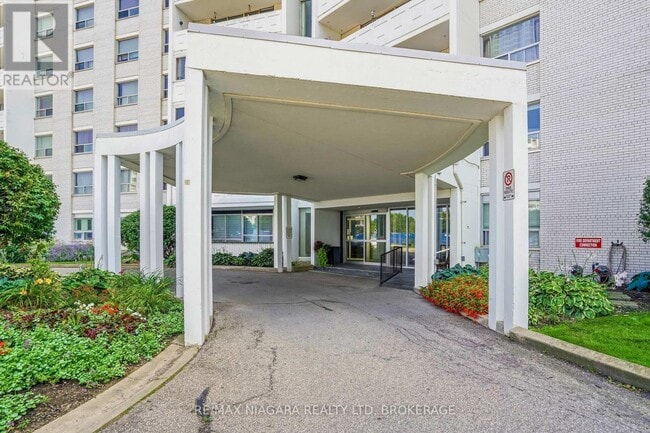 Building Photo - 35 Towering Heights Blvd