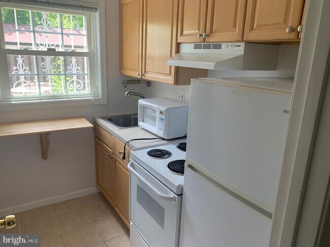 Foto del edificio - 802 Floral Pl NW