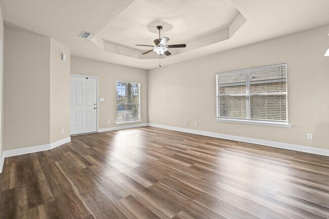 Building Photo - 10421 Fionn Loop
