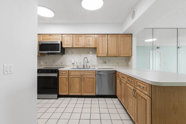 Foto del edificio - Condo For Rent on ST PETE BEACH!