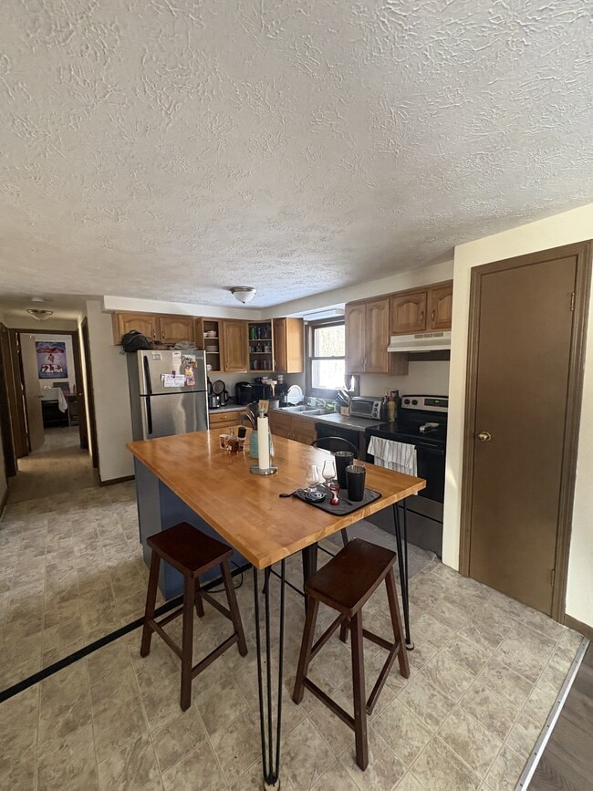 Building Photo - 98 Pelham Rd