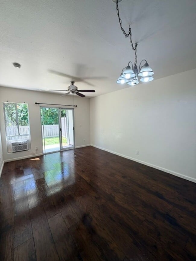 Building Photo - Streamside at Launani Valley 3 bedroom/2 bath with 2 parking