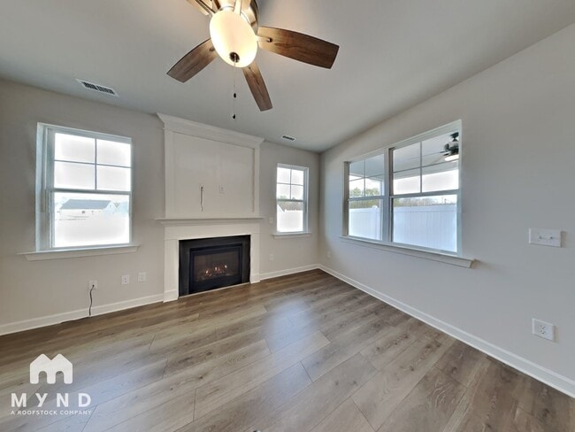 Foto del edificio - 279 Shadow Fls Dr