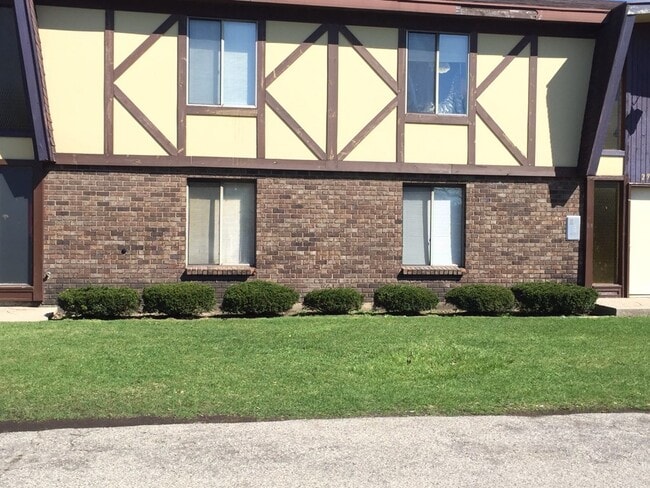 Building Photo - 2910 Gardentown Dr SW