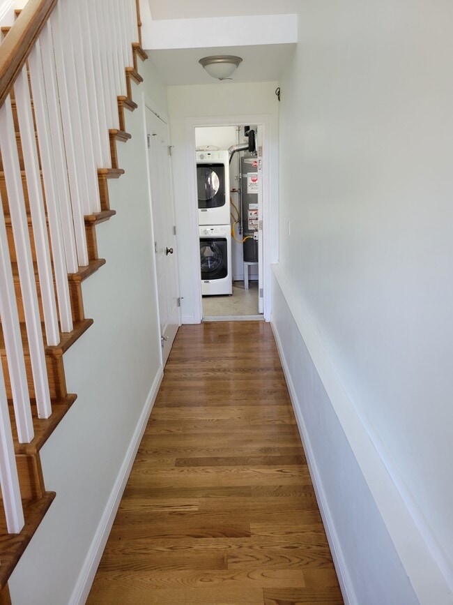 Building Photo - 613 4th Ln