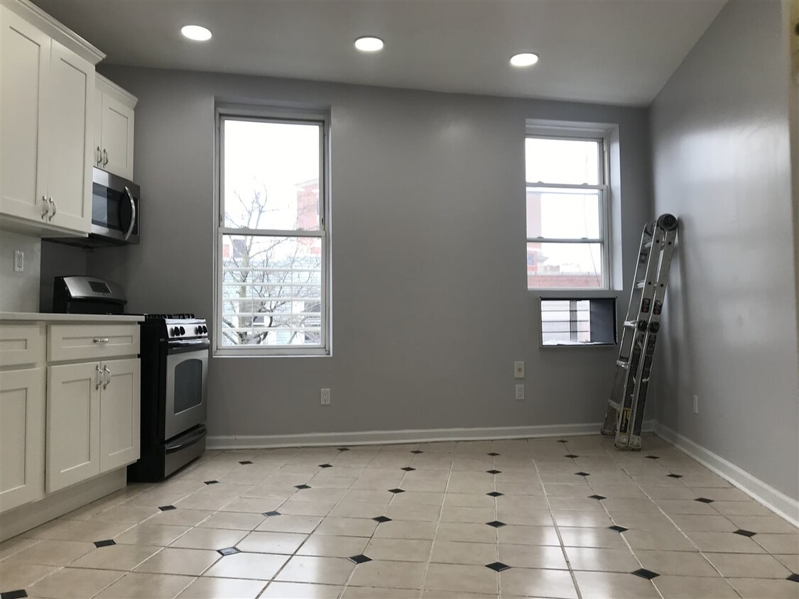 Primary Photo - 730 Bergen Ave