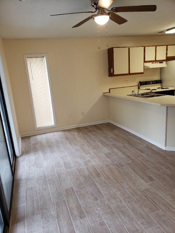 Foto del edificio - 3700 Golf Colony Ln