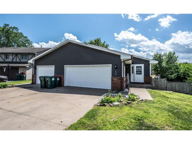 Foto del edificio - 1142 Cheery Ln NE