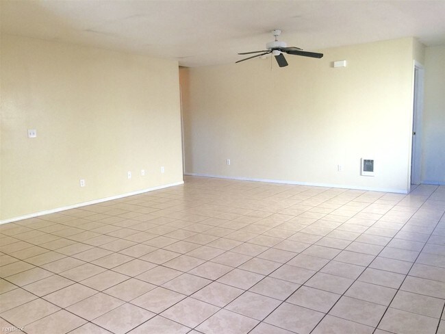 Building Photo - 3 br, 2 bath Duplex - 2703 Fairbanks Ave A