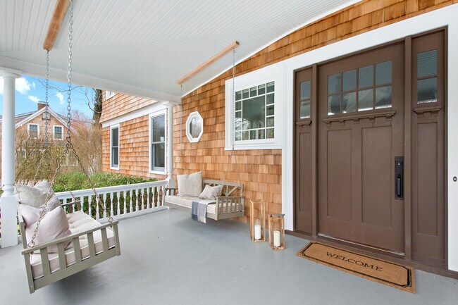 Building Photo - 2623 Montauk Hwy
