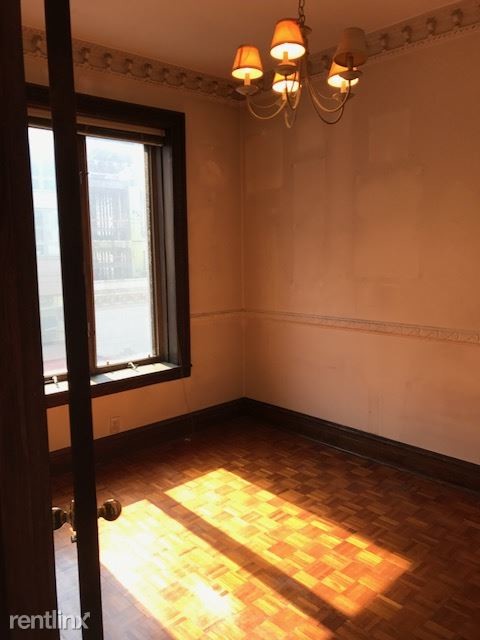 Building Photo - 2 br, 1 bath  - 3221 N Clark St 3