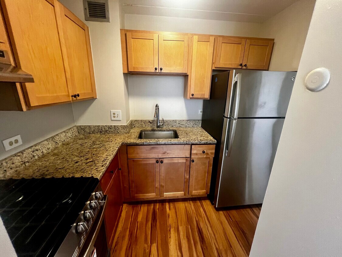 Primary Photo - 715 Tremont St