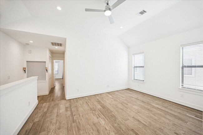 Building Photo - 4405 Schuler St