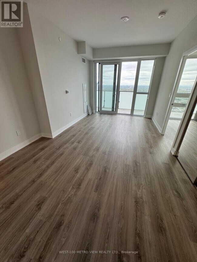 Building Photo - 430-3430 Square One Dr