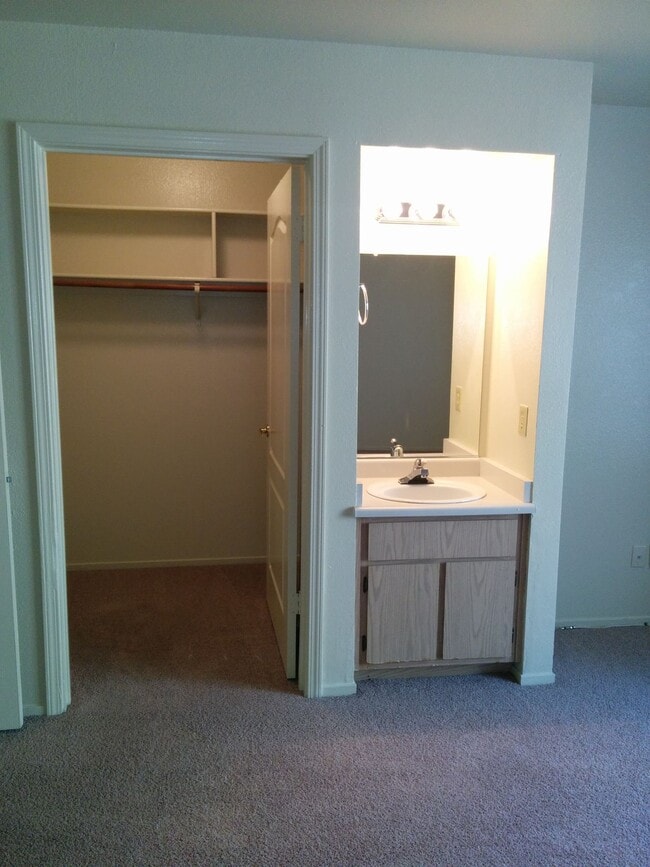 Building Photo - Kent Place