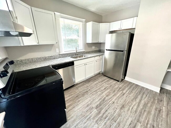 Building Photo - 1823 Sundale Ave