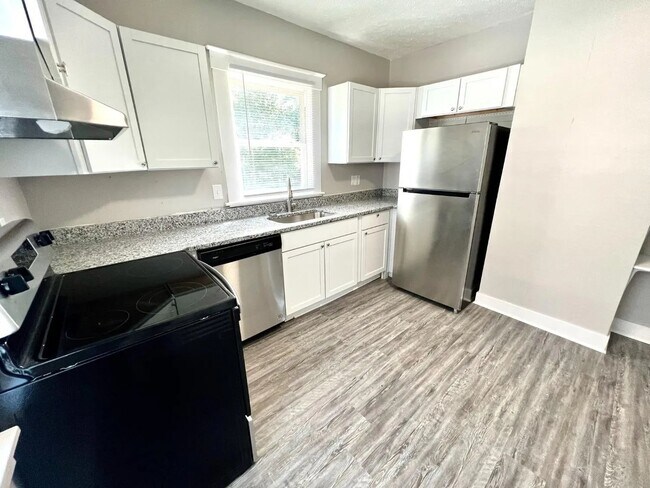 Foto del edificio - 1823 Sundale Ave