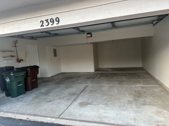 Building Photo - 2399 Fieldstone Cir