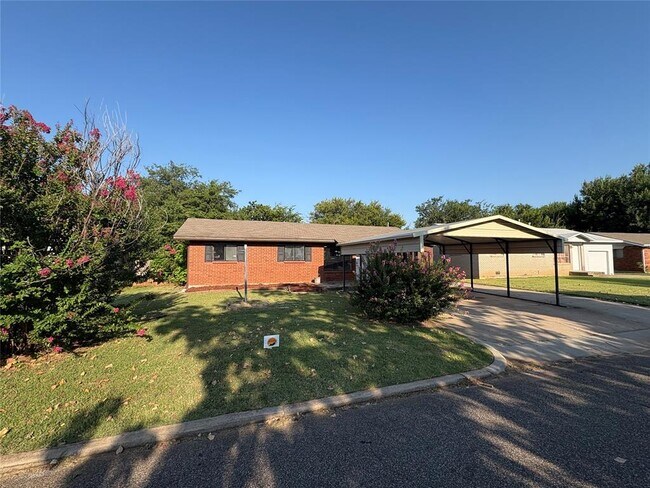 Foto del edificio - 2605 Queensbury Rd