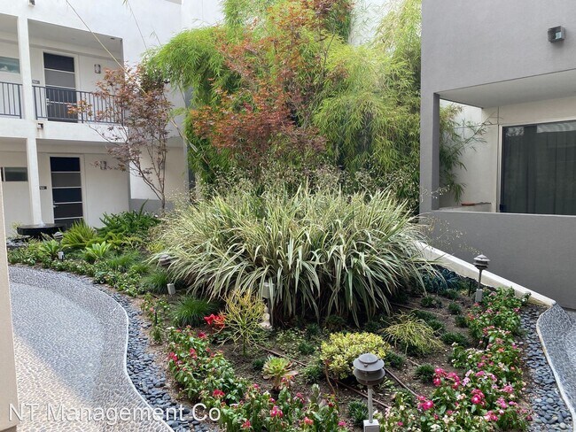 Building Photo - 3 br, 2 bath Apartment - 11929 Courtleigh ...
