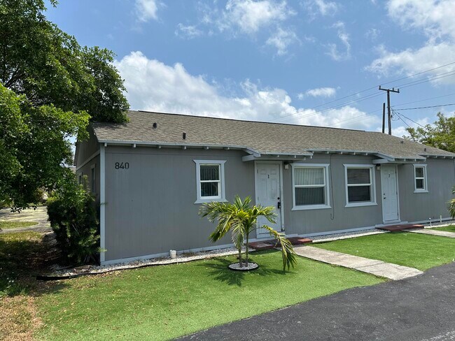 Foto del edificio - 840 Almeria Rd