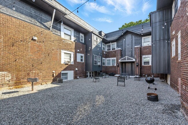 Foto del edificio - 3609 Balsam Ave