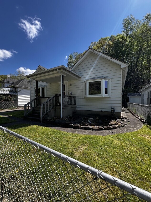 822 Greendale Dr, Charleston, WV 25302 House Rental in Charleston, WV