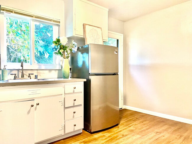 Building Photo - 1114 Stannage Ave