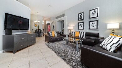 Building Photo - 8208 Fan Palm Way
