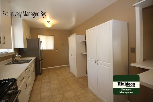 Building Photo - Nice 5 bedroom home with finished basement...