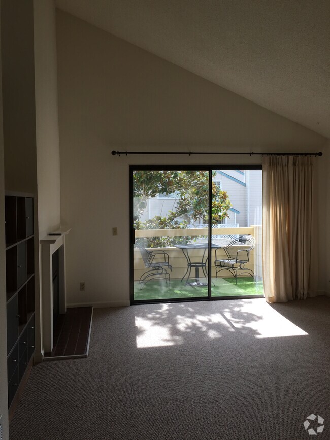 Building Photo - 104 Woodlake Dr