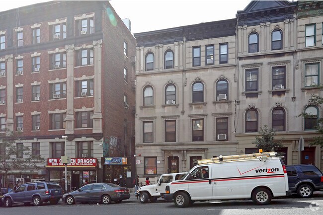 Building Photo - 400 W 145th St