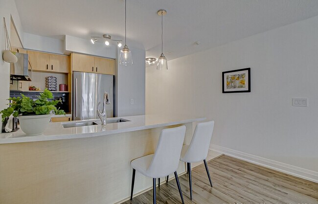 Building Photo - 18 Yonge St