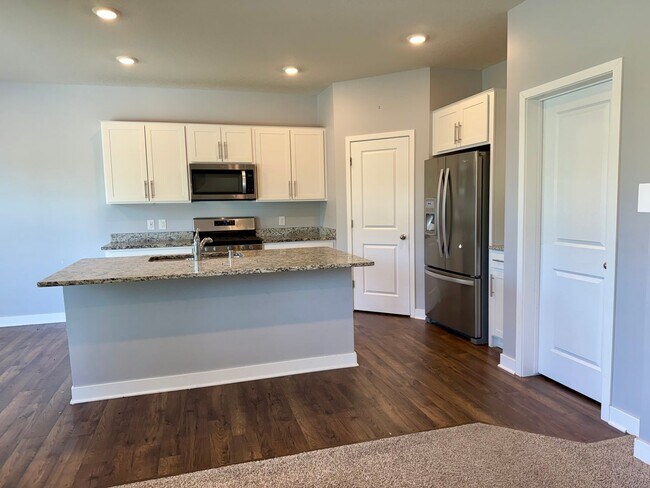 Foto del edificio - 13144 Zachary Ln N