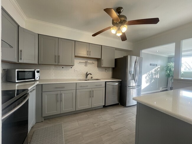 Foto del edificio - 9445 Kenton Ave