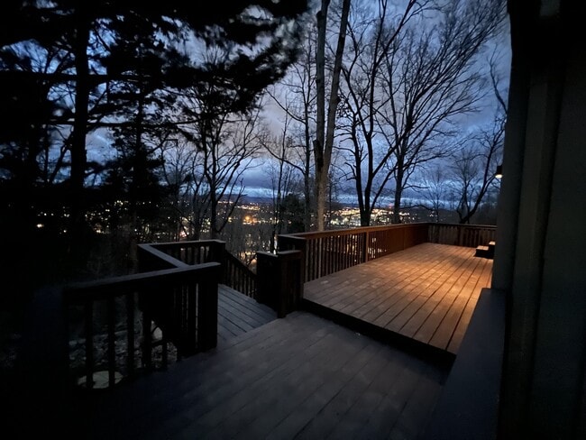 Building Photo - 3 Crosstimber Ct