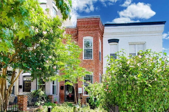 Foto del edificio - 821 12th St NE