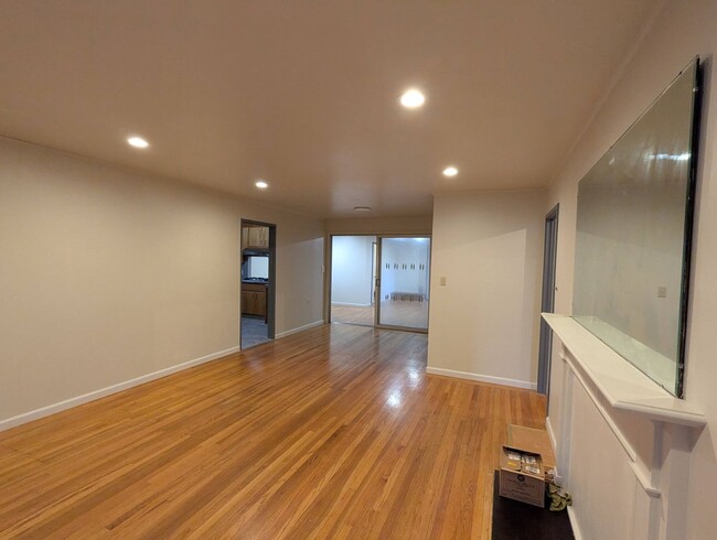 Building Photo - Spacious 3-Bedroom Home with Office & Fami...