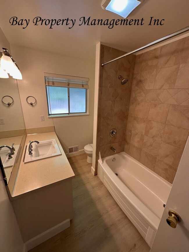 Foto del edificio - Charming 3-Bedroom, 2-Bath Home in South S...