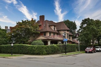 Building Photo - 32 Strathallan Park