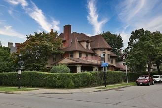 Building Photo - 32 Strathallan Park