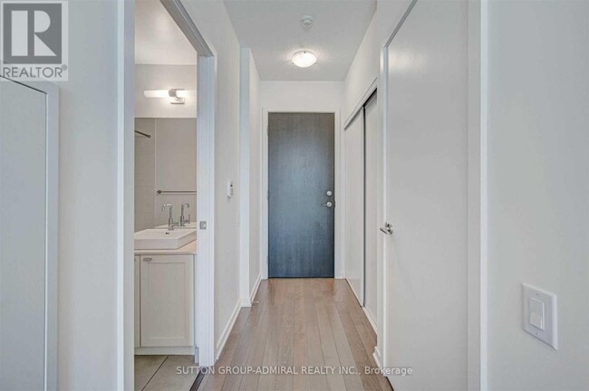 Building Photo - 105 The Queensway