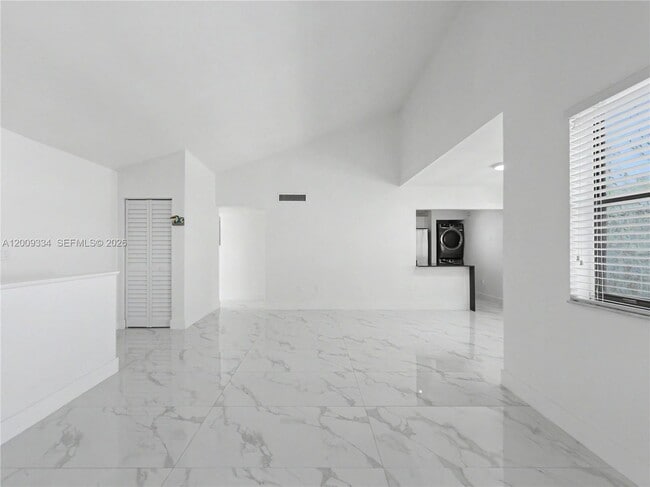Building Photo - 10010 NW 9th Street Cir