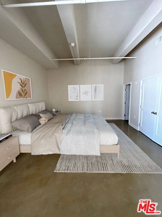 Foto del edificio - 315 W 5th St