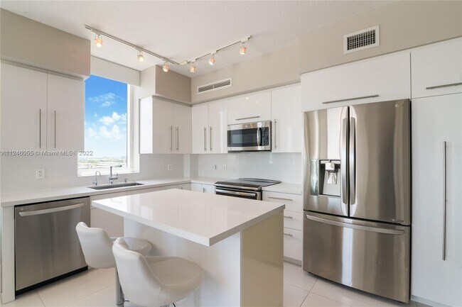 Building Photo - 1745 E Hallandale Beach Blvd