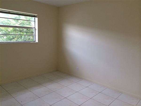 Building Photo - 3845 S Circle Dr