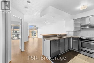 Building Photo - 801 King St W