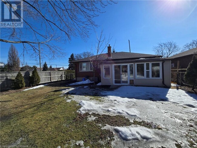Photo du bâtiment - 492 E 16th St